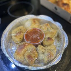 Armando's Grill & Pizzeria - Garlic knots
