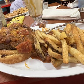 60's Cafe & Diner - Chili burger - Diners Near Me - Tualatin, Oregon
