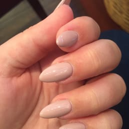 AMAZING almond gel nails. I'm obsessed.