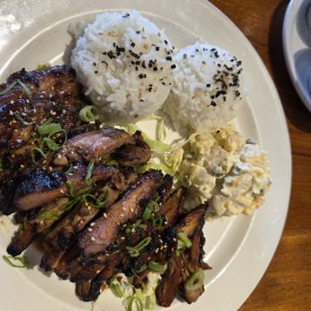 The Hideaway by Aloha Prime - Housing chicken, rice and macaroni salad - American Near Me - Kihei, Hawaii