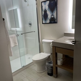 Candlewood Suites Sumner - Puyallup Area - Sumner, WA - Candlewood Suites Hotel Sumner - Puyallup Area. Clean, bright bathroom with shampoo, conditioner, body gel dispenser. - Hotels Near Me - Sumner, Washington Candlewood Suites Sumner - Puyallup Area - Sumner, WA - Candlewood Suites Hotel Sumner - Puyallup Area. Clean, bright bathroom with shampoo, conditioner, body gel dispenser. - Hotels Near Me - Sumner, Washington