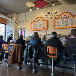 Jelly - Diner style seating