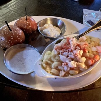 1933 Lounge - Wagyu beef and Brie and filet mignon slider and Mac and cheese with a king crab topping. - Lounges Near Me - Indianapolis, Indiana