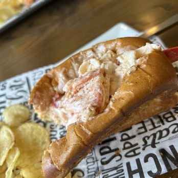 State Line Lobster - Cold mayo lobster roll - Seafood Near Me - Kittery, Maine State Line Lobster - Cold mayo lobster roll - Seafood Near Me - Kittery, Maine