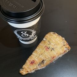Sidewinder Coffee - Cherry chocolate scone