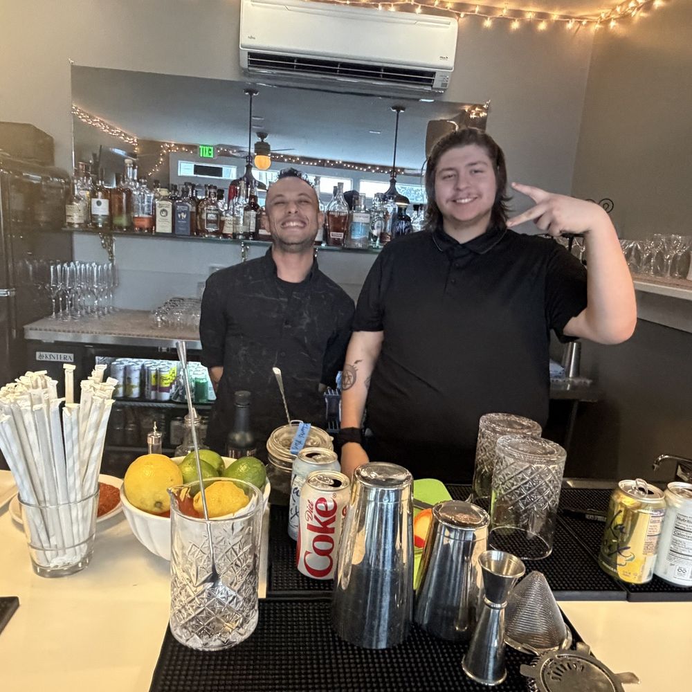 Hummingbird Lounge - Awesome staff - Cocktail Bars Near Me - New Buffalo, Michigan