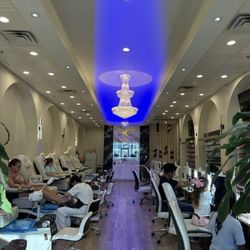 Dior Nails Spa - Inside