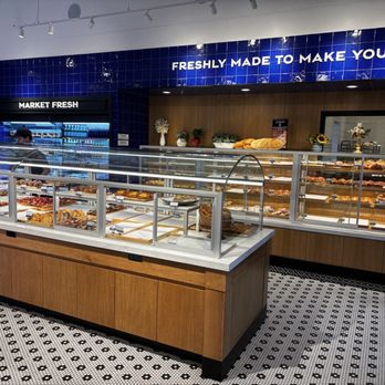 Paris Baguette - Self serve bakery items - Bakeries Near Me - Webster, Texas