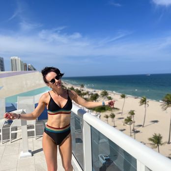 The Sunless Château - 6 days post tan - Spray Tanning Near Me - Houston, Texas The Sunless Château - 6 days post tan - Spray Tanning Near Me - Houston, Texas