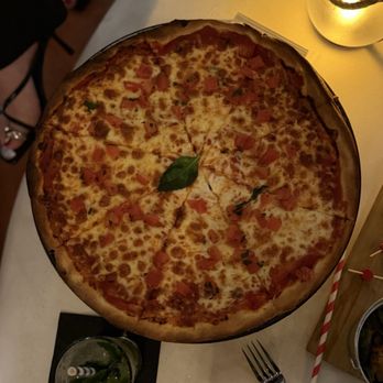 Terras Miami Rooftop - Pizza margarita - Lounges Near Me - Miami, Florida