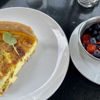 Cafe Santé - Quiche n fresh berries - Belgian Near Me - Boyne City, Michigan
