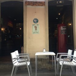 El Katanga - Entrada del local, que es bastante chiquito.