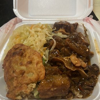 Dunns River Island Cafe - Oxtail The oxtail was ok but tastes a lot sweeter than I've had at other restaurants. Not my personal preference but we'll made overall. - Caribbean Near Me - Tampa, Florida