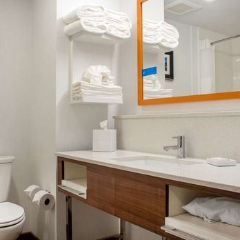 Hampton Inn Parker - Guest room bath - Hotels Near Me - Parker, Arizona