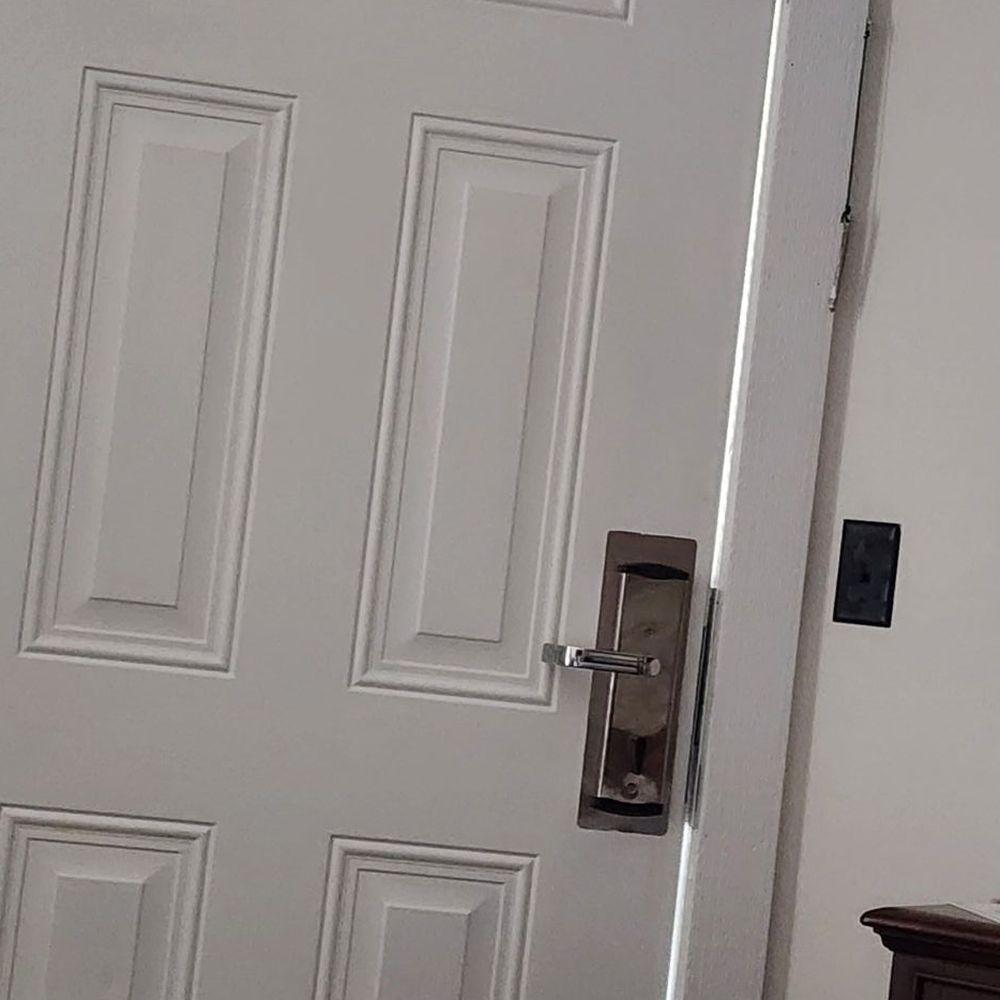 Scarborough Inn - The amount of light, and heat, coming in the door. - Hotels Near Me - Manteo, North Carolina Scarborough Inn - The amount of light, and heat, coming in the door. - Hotels Near Me - Manteo, North Carolina