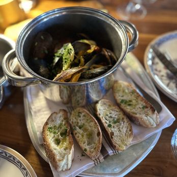 Americana Kitchen & Bar - POT OF MUSSELS - Bars Near Me - East Windsor, New Jersey Americana Kitchen & Bar - POT OF MUSSELS - Bars Near Me - East Windsor, New Jersey