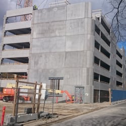 Bispebjerg Hospital  udendørsarealer - Det nye P-hus pynter ikke netop...