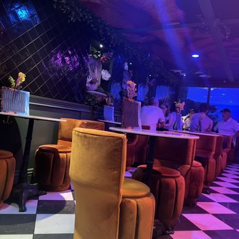 36 Below - Seating area - Speakeasies Near Me - Phoenix, Arizona