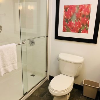 Hilton Garden Inn Gilroy - Bathroom - Hotels Near Me - Gilroy, California Hilton Garden Inn Gilroy - Bathroom - Hotels Near Me - Gilroy, California