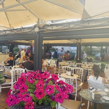 Gran Caffè Gambrinus - Outdoor coveted eating area - Desserts Near Me - Naples, NA