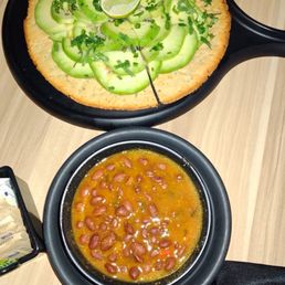 pizza de aguacate