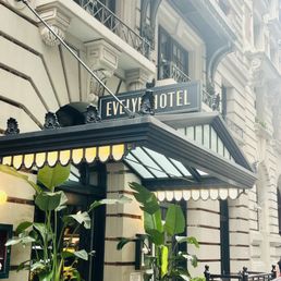 Front entrance of The Evelyn with valet parking right in front.
