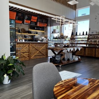 C'est La Vie Bakery & Cafe - Coffee & Tea Near Me - Duluth, Georgia