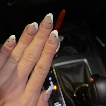 Tommy Barber & Nail Spa - Nail Technicians Near Me - Everett, Washington
