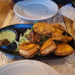 Taste of India - Panoramic Platter- Vegetable, Chicken, Pioneer Pakoras with chutney.