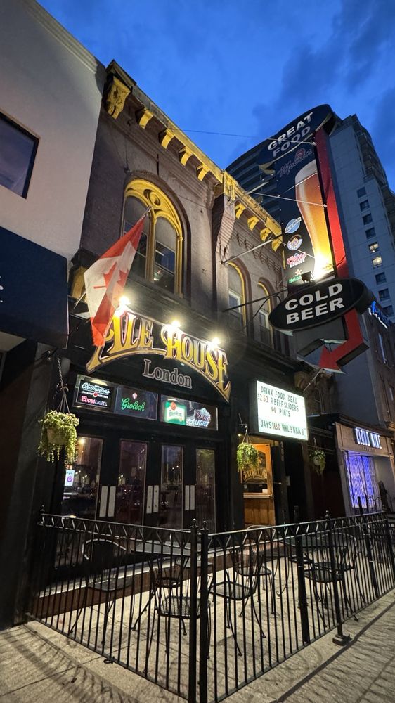 loose fitting 1920s dress