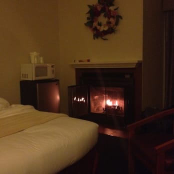 Colton Inn - I didn't know fireplaces existed in affordable hotel rooms. Awesome. - Hotels Near Me - Monterey, California Colton Inn - I didn't know fireplaces existed in affordable hotel rooms. Awesome. - Hotels Near Me - Monterey, California