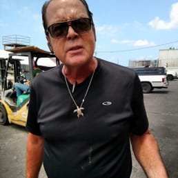 Don't ever do business with this man! Don't ever do business with this man!