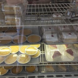 Bakery Pan Del Sinai - Case of cakes and flan
