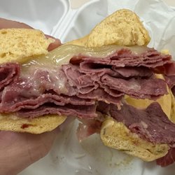 Barry Bagels - Toledo - I was today years old when I learned that 4 oz of pastrami actually has a pretty good macro profile: protein 25g, CHO 2g, fat 6g !