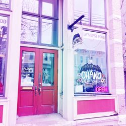 Ohana Island Kitchen - The exterior, the entrance, go on in!