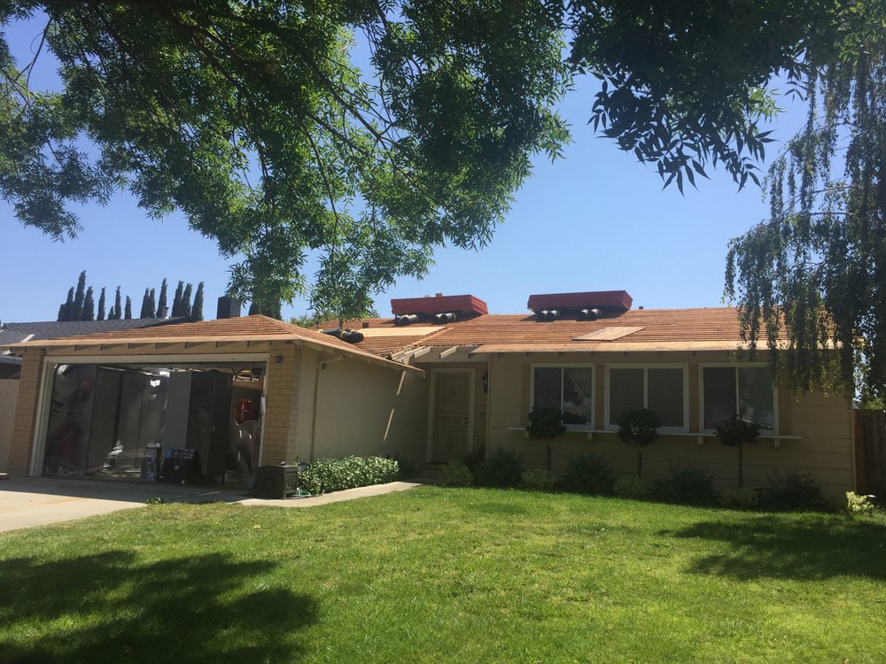 Slide of Lindy Roofing