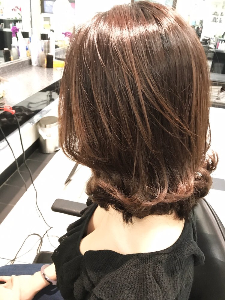 Fay Young Hair Salon Logo