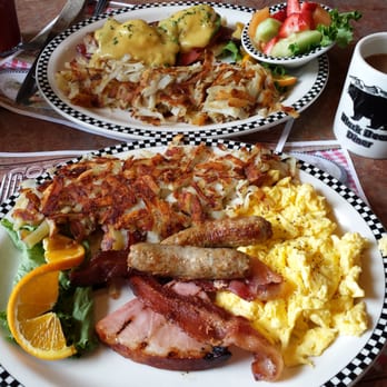 Black Bear Diner Vallejo - The Grizz & California Benedict! - American Near Me - Vallejo, California