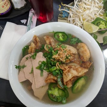 Pho 21 - Vegan wonton soup - Vietnamese Near Me - Canoga Park, California
