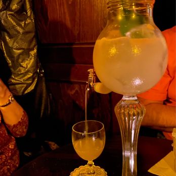 Hemingway bar - Oak Park Fountain - Cocktail Bars Near Me - Prague, Puerto Rico