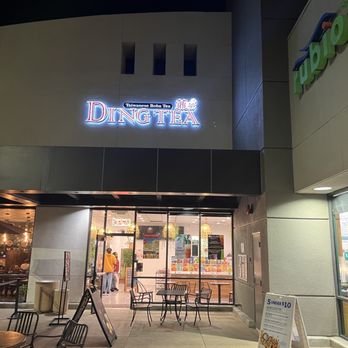 Ding Tea Vista - Front of establishment - Bubble Tea Near Me - Vista, California