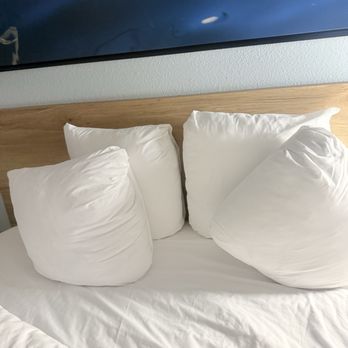 The Elm, a Ramada by Wyndham - Bed pillows - Hotels Near Me - Little Elm, Texas