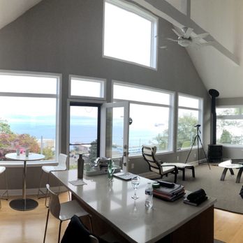 Windwater Bed and breakfast - Kitchen and living room - spacious with an incredible view - Bed & Breakfast Near Me - Astoria, Oregon Windwater Bed and breakfast - Kitchen and living room - spacious with an incredible view - Bed & Breakfast Near Me - Astoria, Oregon