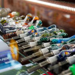 Hit Hut Smoke Shop - Hit Hut Smoke Shop 2911 S Broadway, Englewood, CO 80013