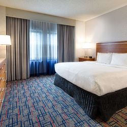 Embassy Suites by Hilton Chicago O'Hare Rosemont - Guest room amenity