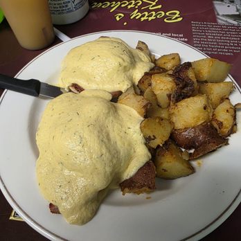 Betty's Kitchen - Breakfast & Brunch Near Me - North Hampton, New Hampshire