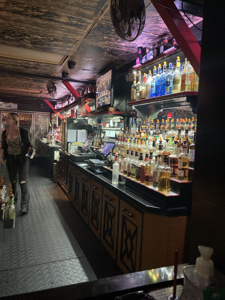 Dolly's Olde Time Tavern Image