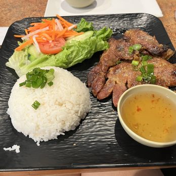 Fresh Bowl - Rice with pork - Vietnamese Near Me - Austin, Texas Fresh Bowl - Rice with pork - Vietnamese Near Me - Austin, Texas