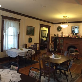 The Decker House Bed & Breakfast - Staging area - Hotels Near Me - Mason City, Iowa