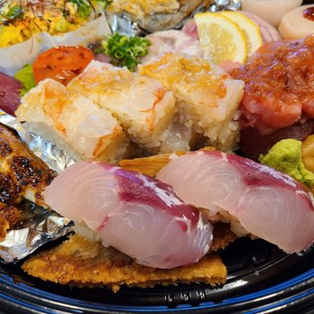 Sushi Murayama - Close up of the action - Sushi Bars Near Me - Honolulu, Hawaii